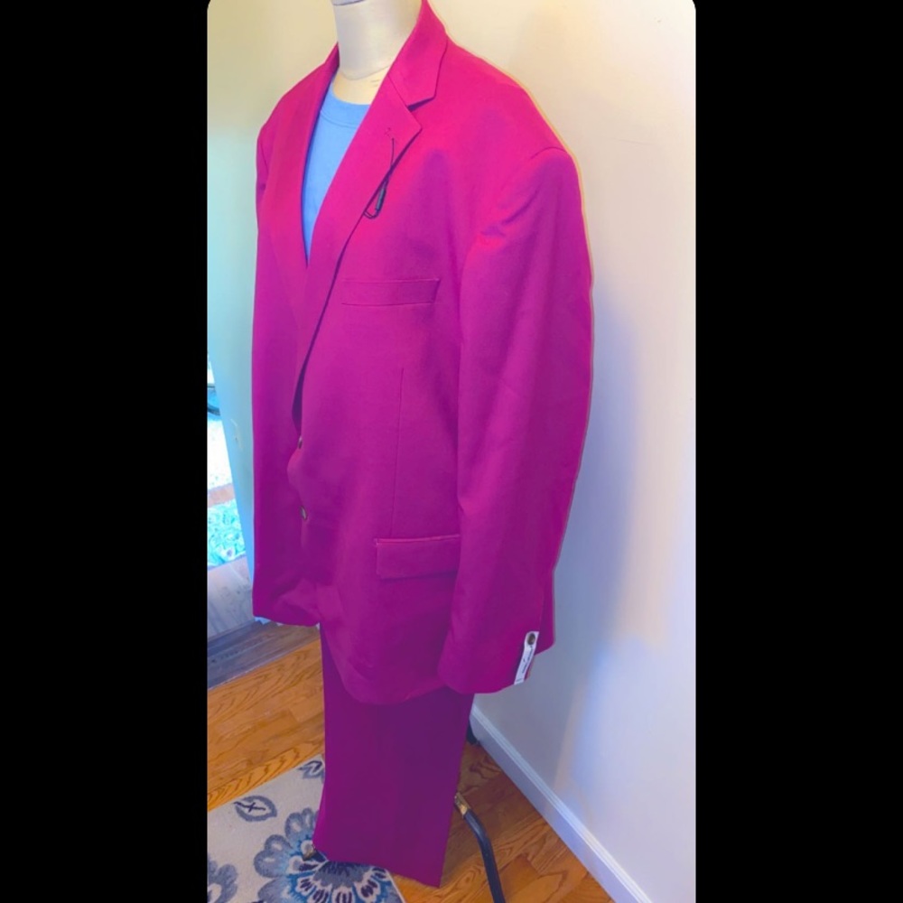 Suit - Picture 4 of 4